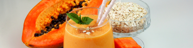 Suco de mamão com laranja e aveia Suco de mamão com laranja e aveia